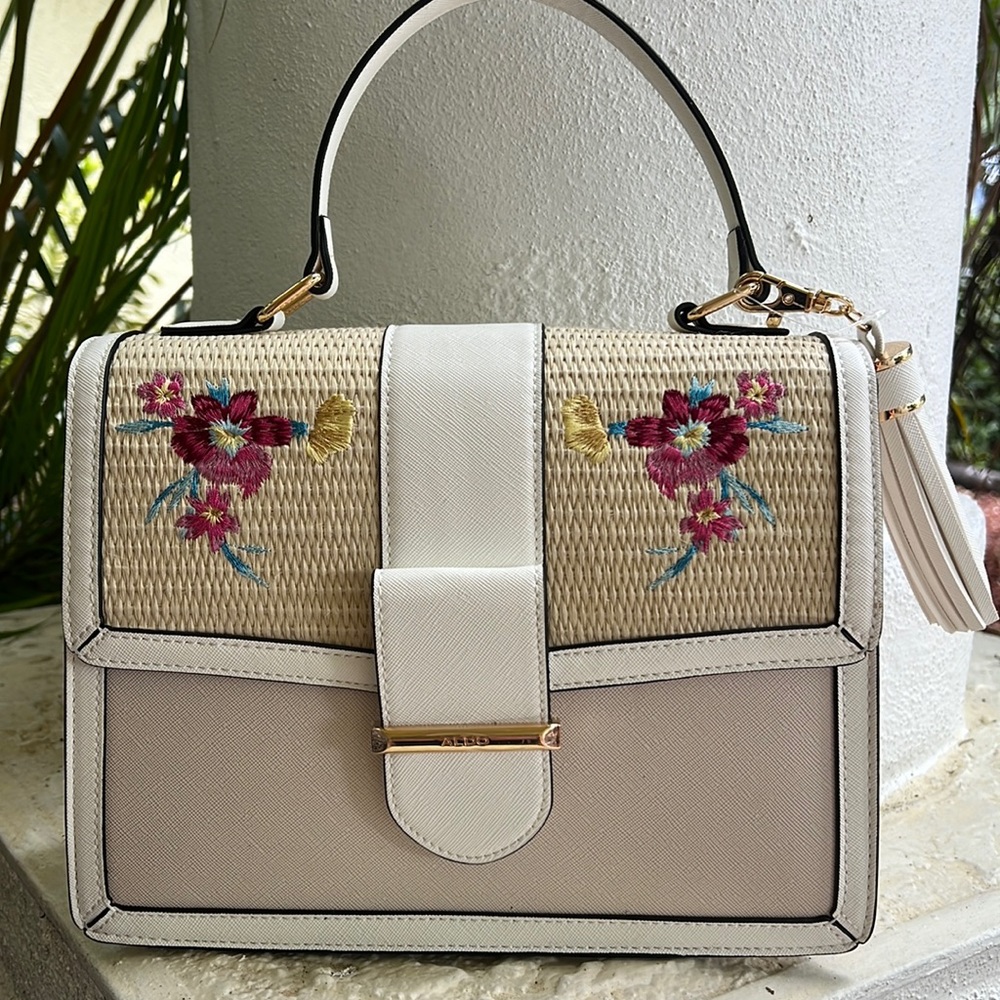 New without tags Aldo summer straw floral purse.